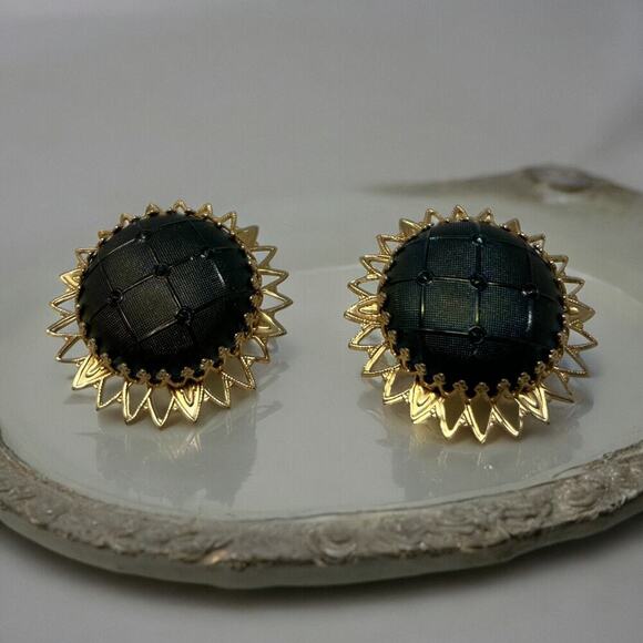 Vintage 50's Gold Tone Filigree Dark Green Button Iridescent 1.5" Clip Earrings - Picture 1 of 11